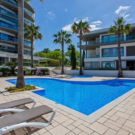 Coastal Haven Retreat With Pool And Garden 公寓