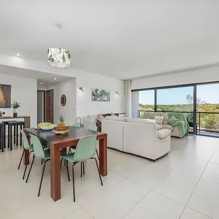 Coastal Haven Retreat With Pool And Garden 公寓