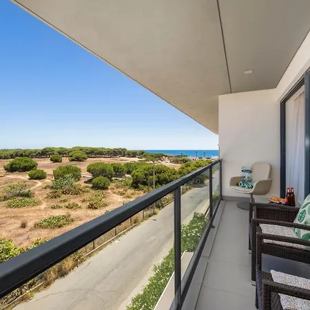 Appartement Coastal Haven Retreat With Pool And Garden
